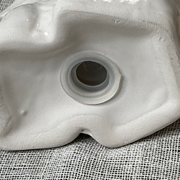 Ankyo Ceramic Bunny Rabbit Salt & Pepper Shakers Neutrals NWOT 3.5" & 4.25" Tall - Picture 7 of 13